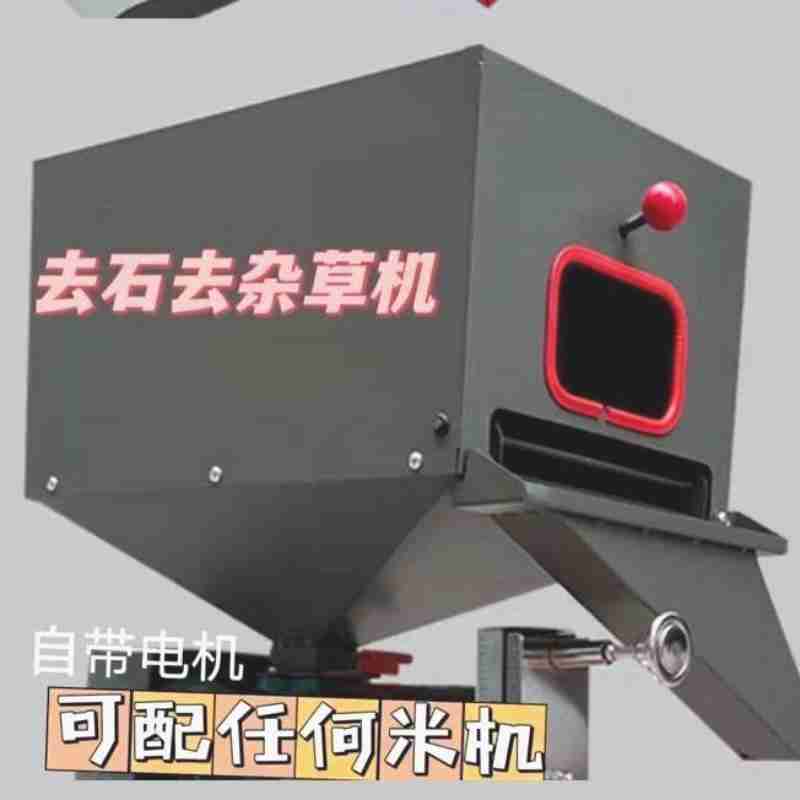 ▲中外媒体记者在在泸水市大练地街道和谐社区采访。中国网记者 胡俊 摄